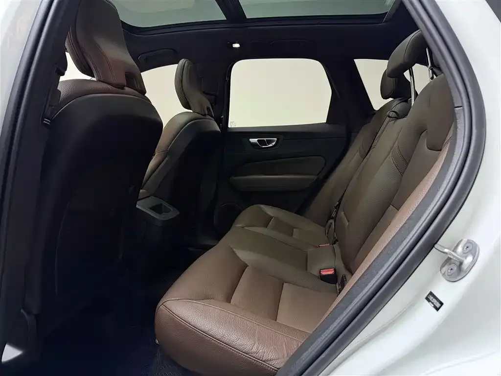 Volvo XC60 2022 из CN, фото 4