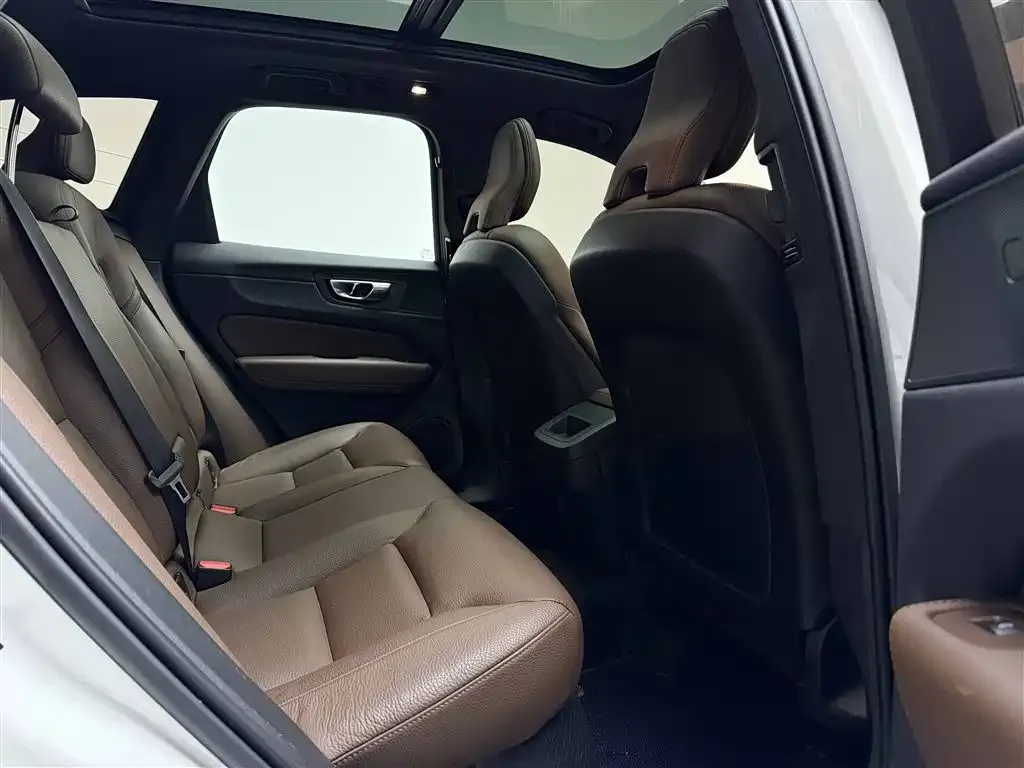 Volvo XC60 2022 из CN, фото 5