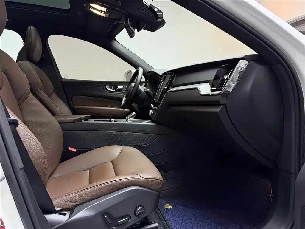 Volvo XC60 2022 из CN, фото 6
