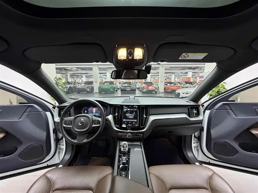 Volvo XC60 2022 из CN, фото 7