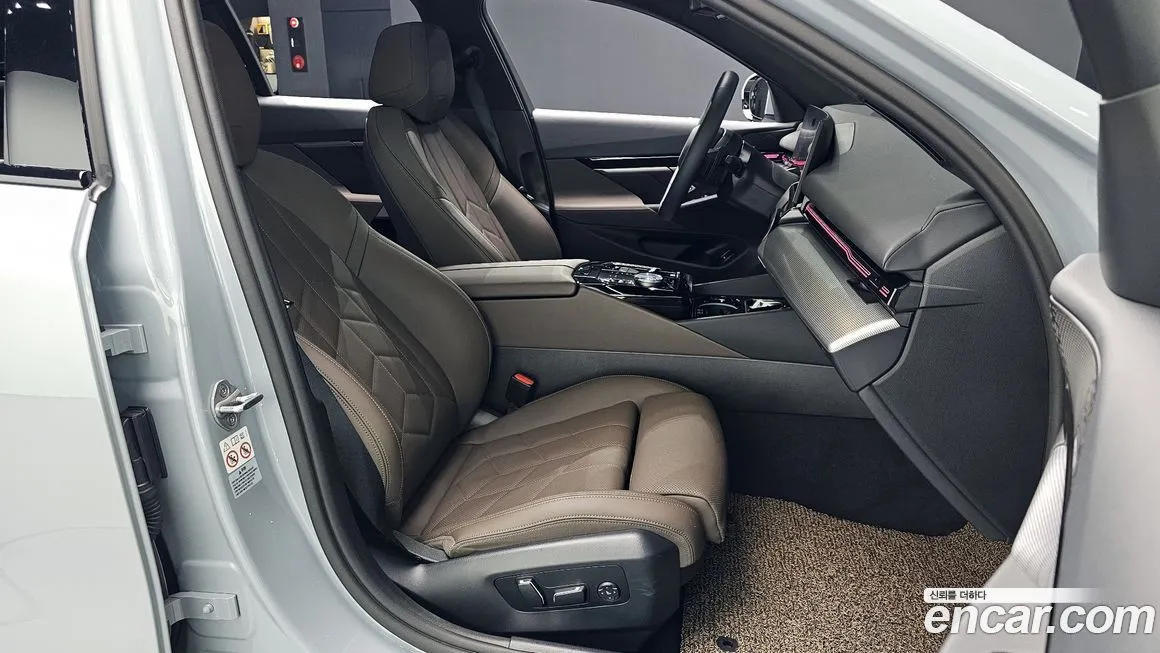 BMW 5-Series 2024 из KR, фото 10