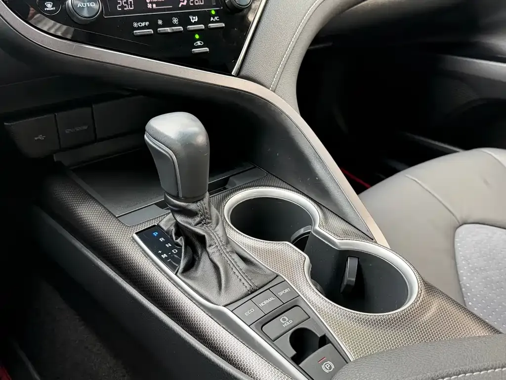 Toyota Camry 2023 из CN, фото 10