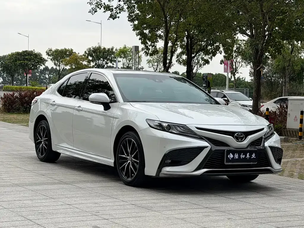 Toyota Camry 2023 из CN, фото 3