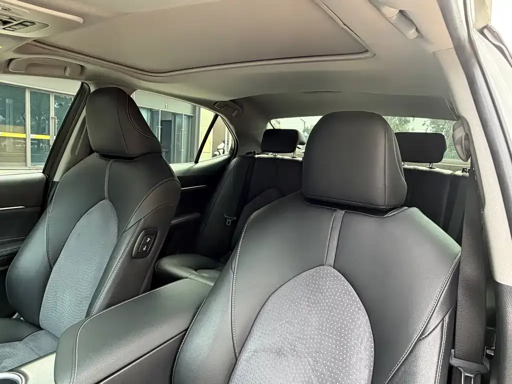 Toyota Camry 2023 из CN, фото 6