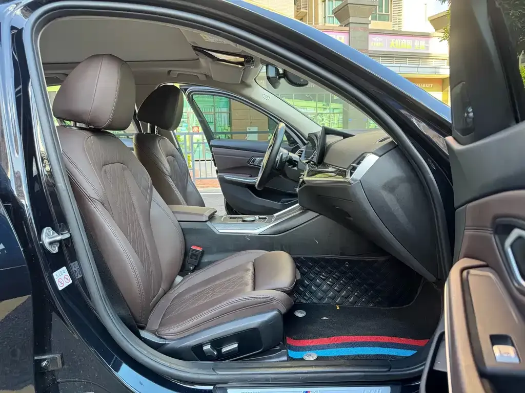 BMW 3 Series 2023 из CN, фото 10