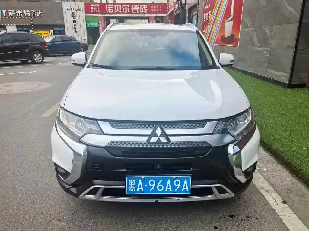 Mitsubishi Outlander 2021 из CN, фото 2