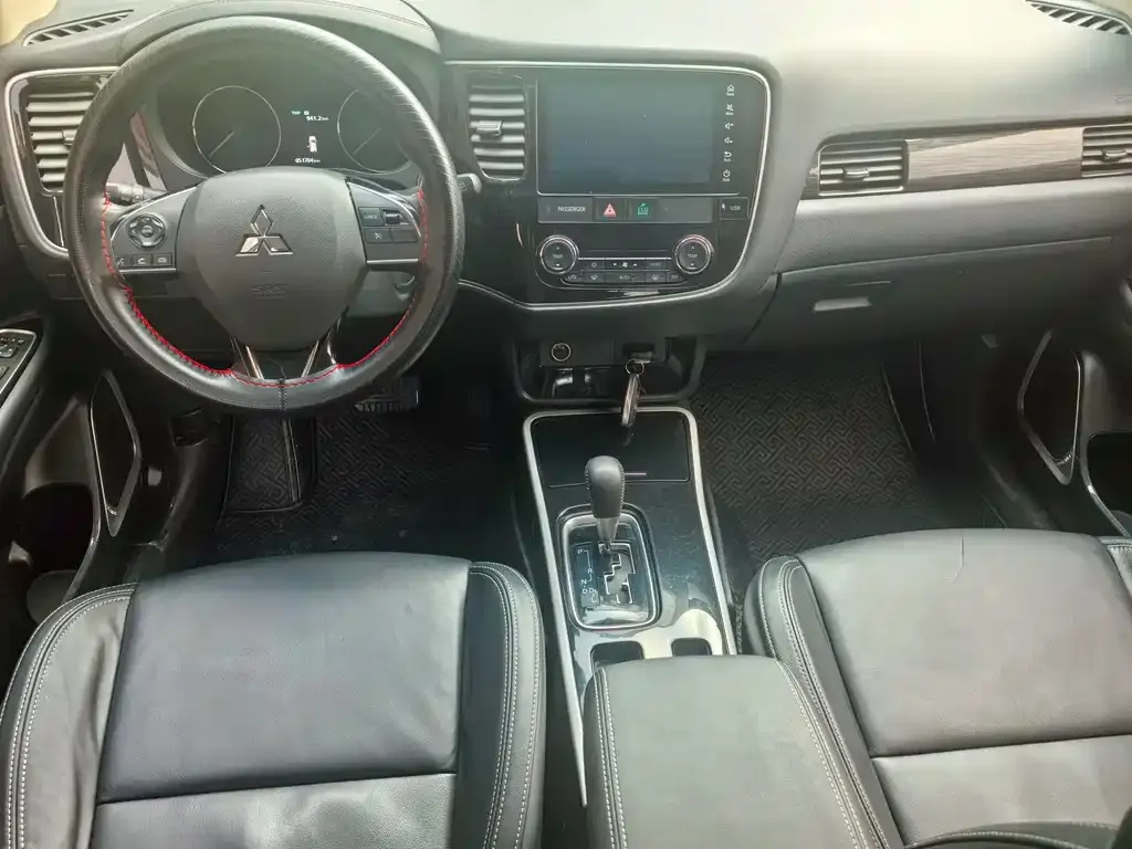 Mitsubishi Outlander 2021 из CN, фото 6