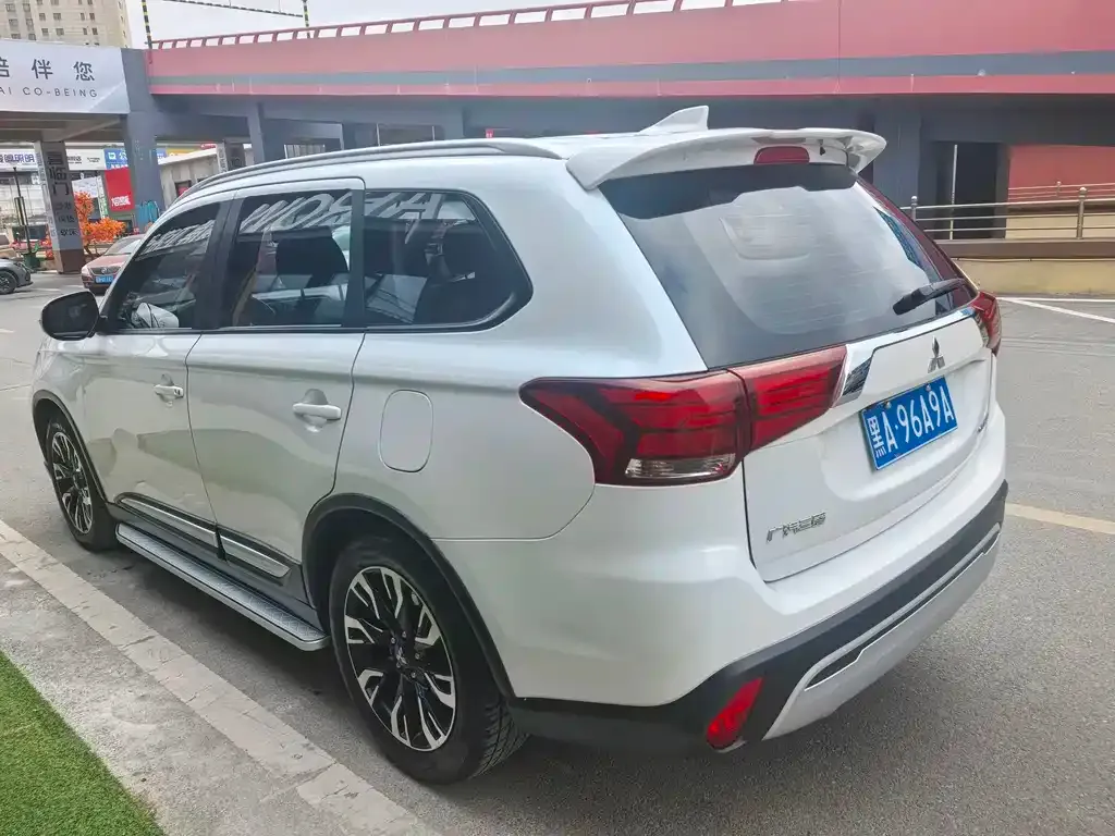 Mitsubishi Outlander 2021 из CN, фото 7