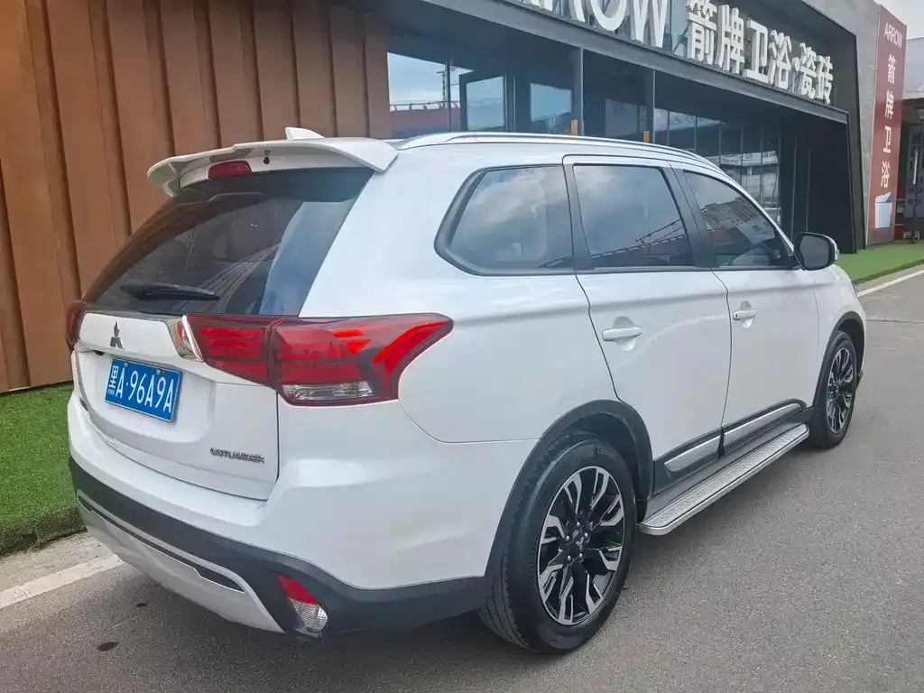 Mitsubishi Outlander 2021 из CN, фото 9