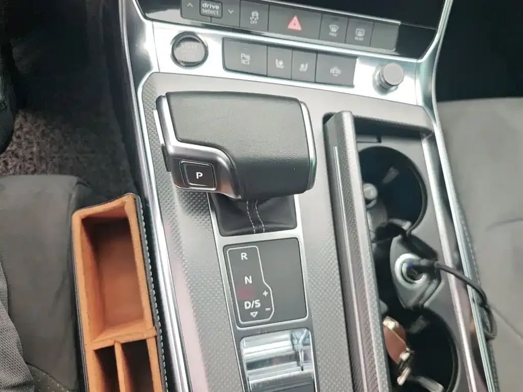 Audi A6L 2021 из CN, фото 7
