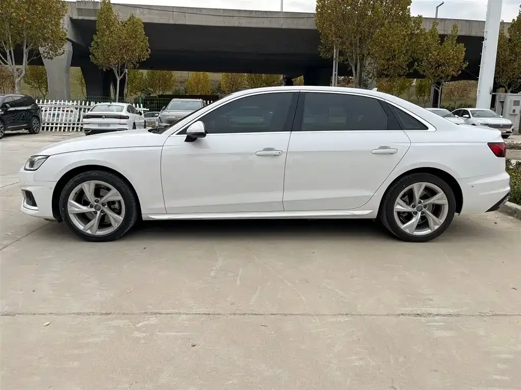 Audi A4L 2021 из CN, фото 4