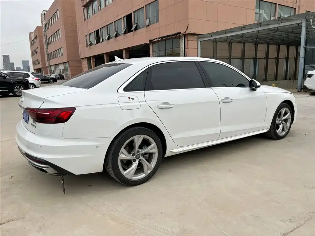 Audi A4L 2021 из CN, фото 5