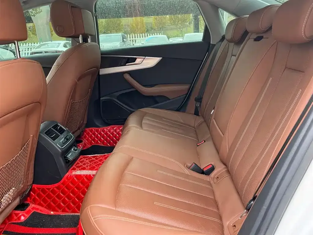 Audi A4L 2021 из CN, фото 7