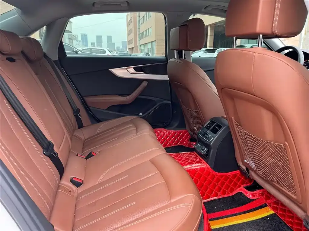 Audi A4L 2021 из CN, фото 9