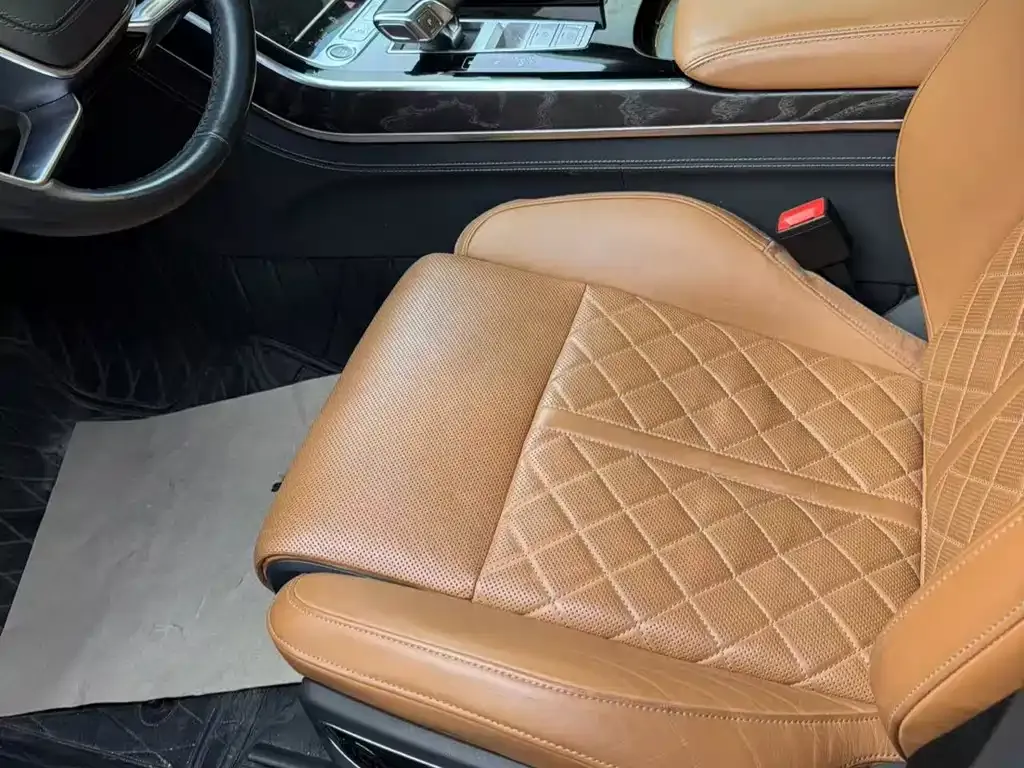 Audi A8 2023 из CN, фото 2