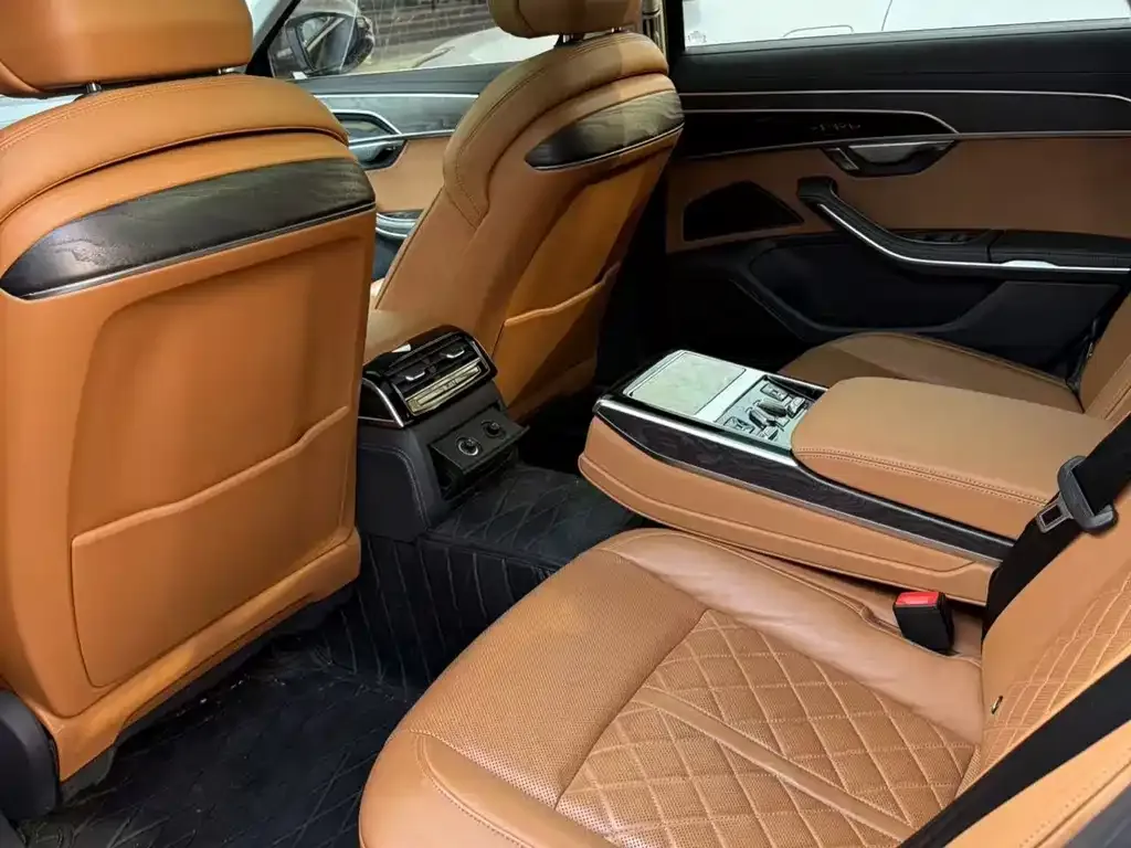 Audi A8 2023 из CN, фото 5