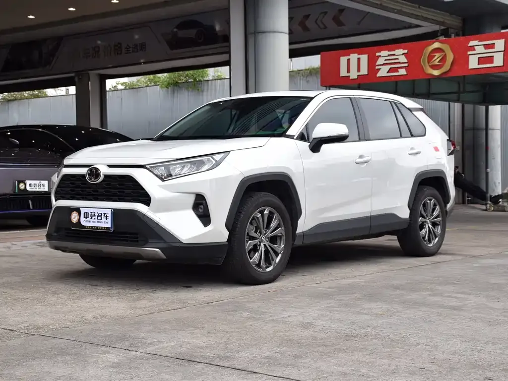 Toyota RAV4 2023 из CN, фото 1