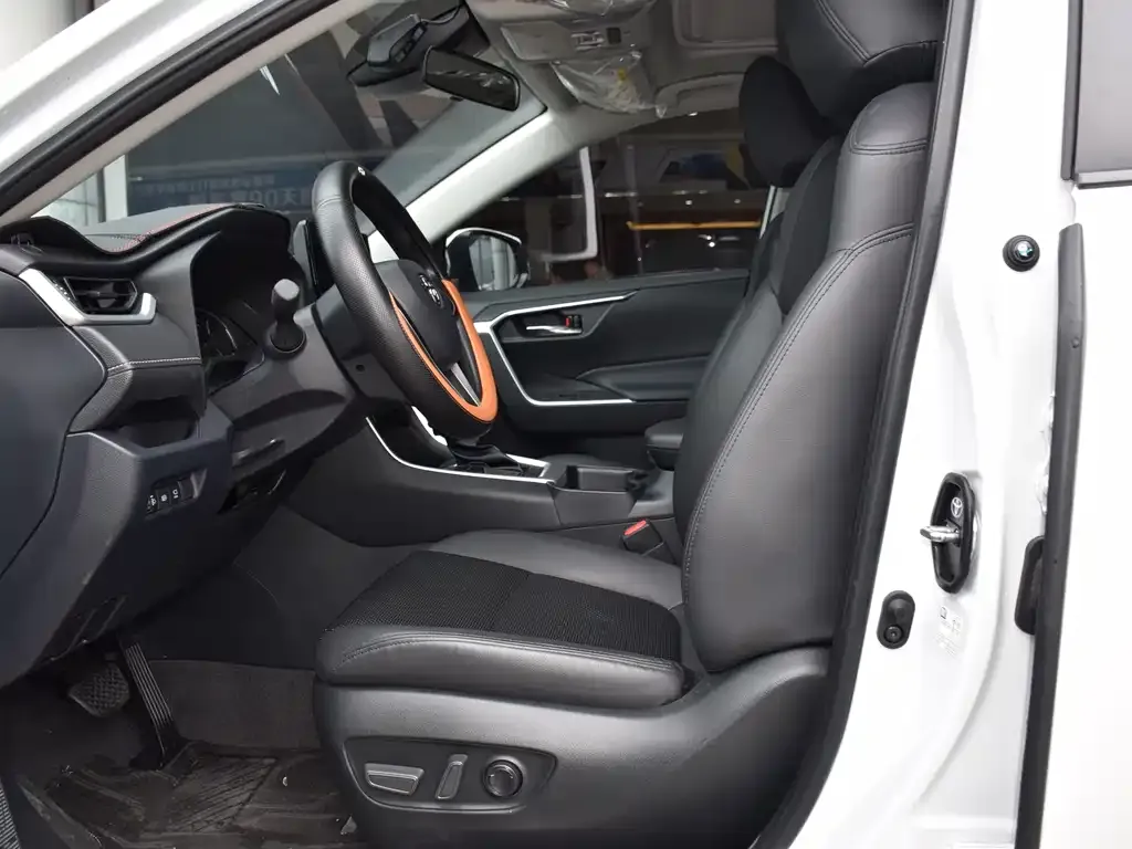 Toyota RAV4 2023 из CN, фото 10