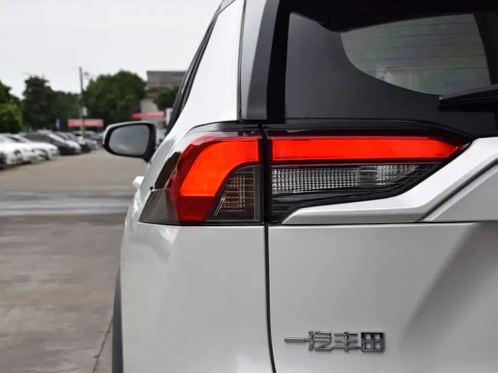 Toyota RAV4 2023 из CN, фото 7