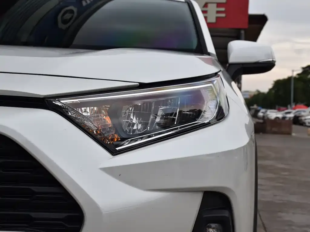 Toyota RAV4 2023 из CN, фото 8