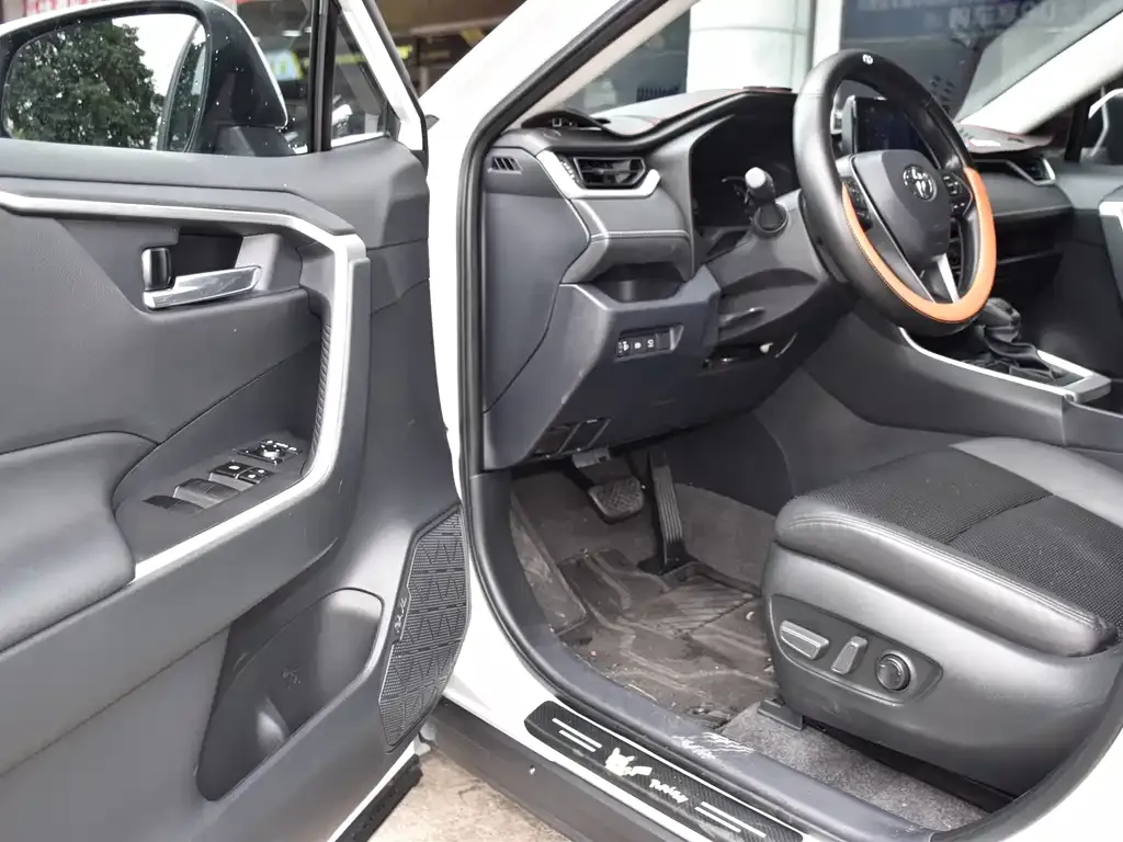 Toyota RAV4 2023 из CN, фото 9