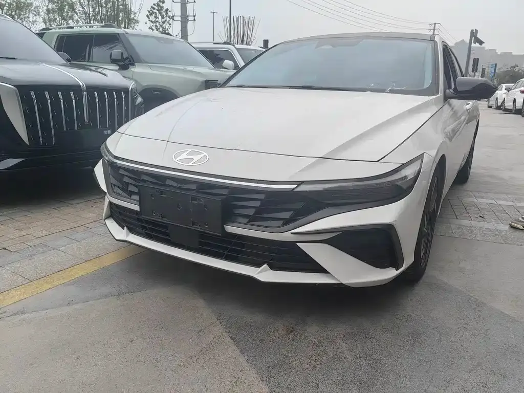 Hyundai Elantra 2023 из CN, фото 1