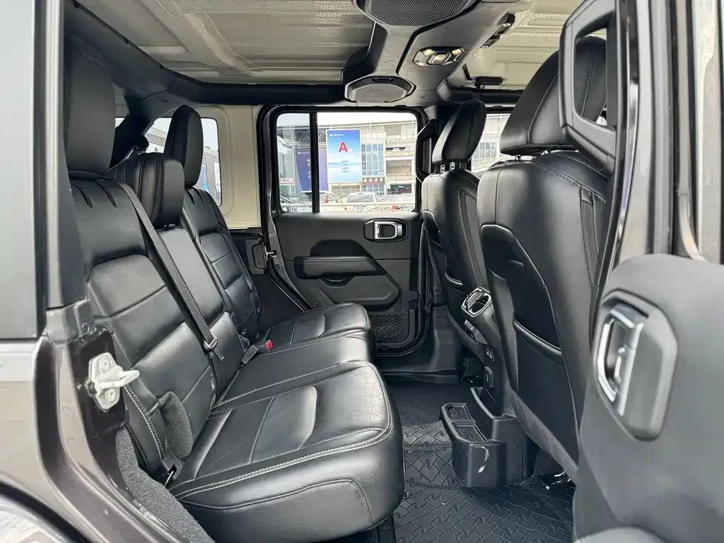 Jeep Wrangler 2021 из CN, фото 8