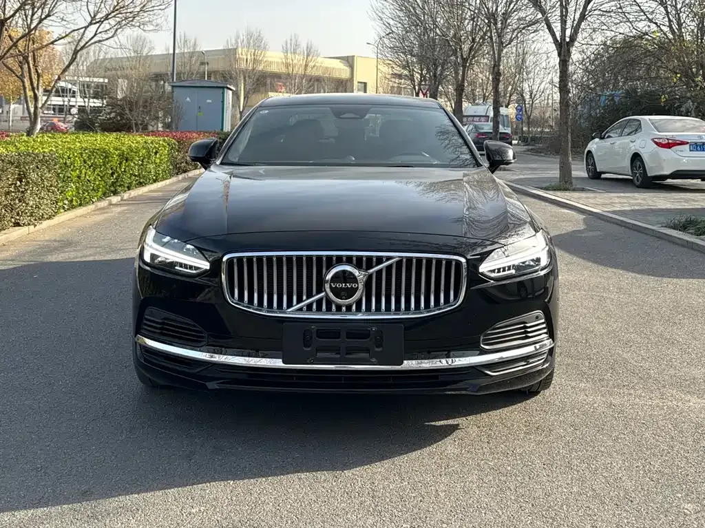 Volvo S90 PHEV 2024 из CN, фото 2