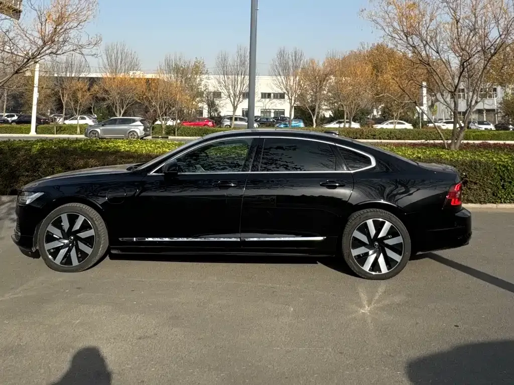 Volvo S90 PHEV 2024 из CN, фото 3
