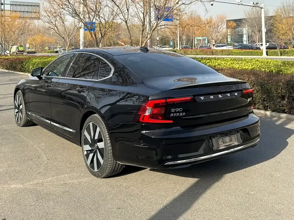 Volvo S90 PHEV 2024 из CN, фото 4
