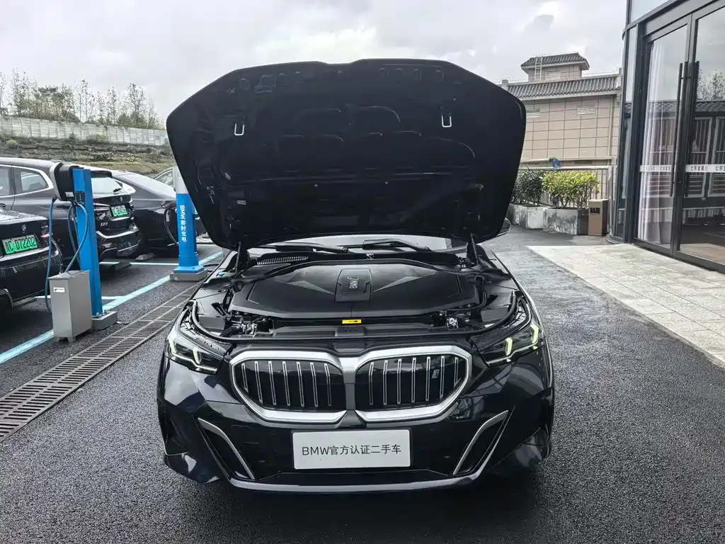 BMW i5 — фото 10