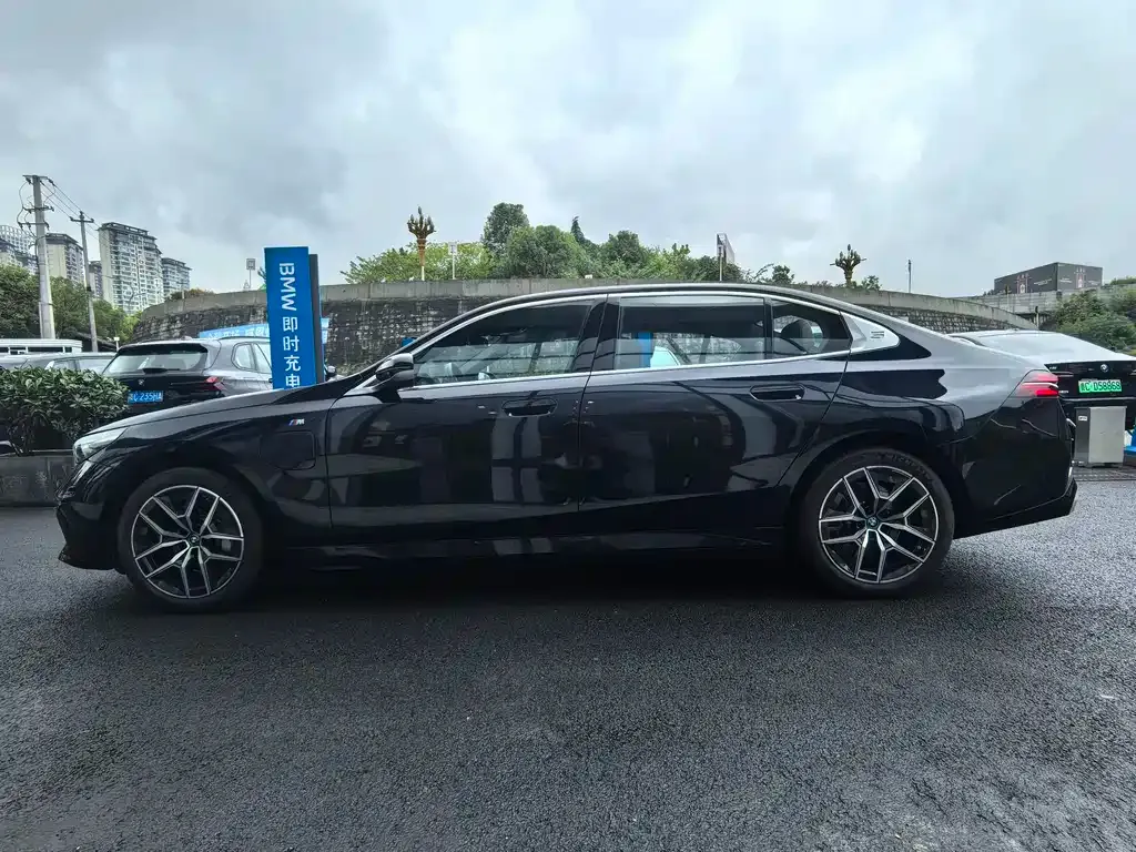 BMW i5 — фото 2