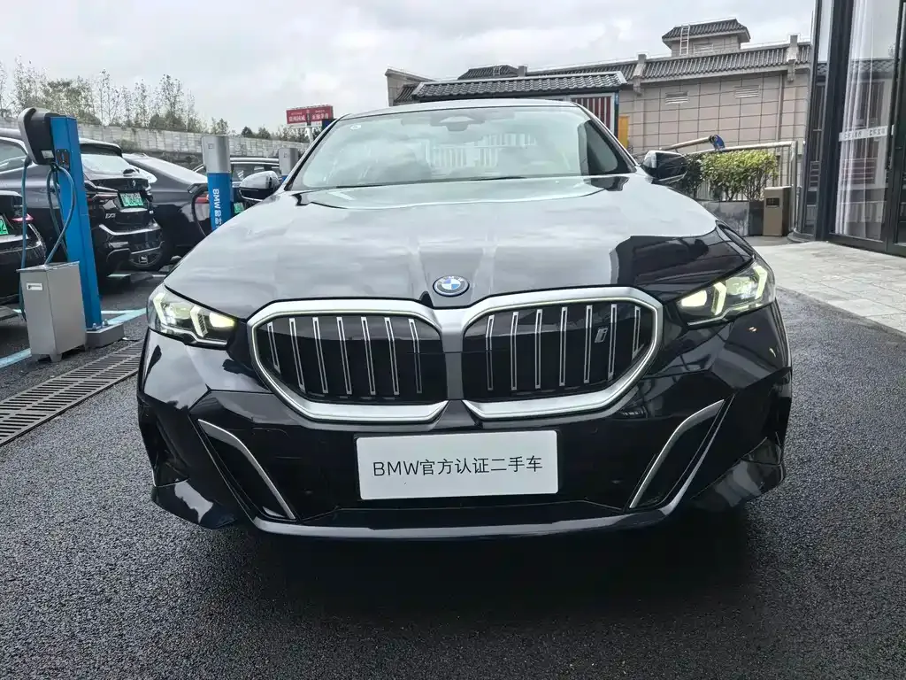BMW i5 — фото 3