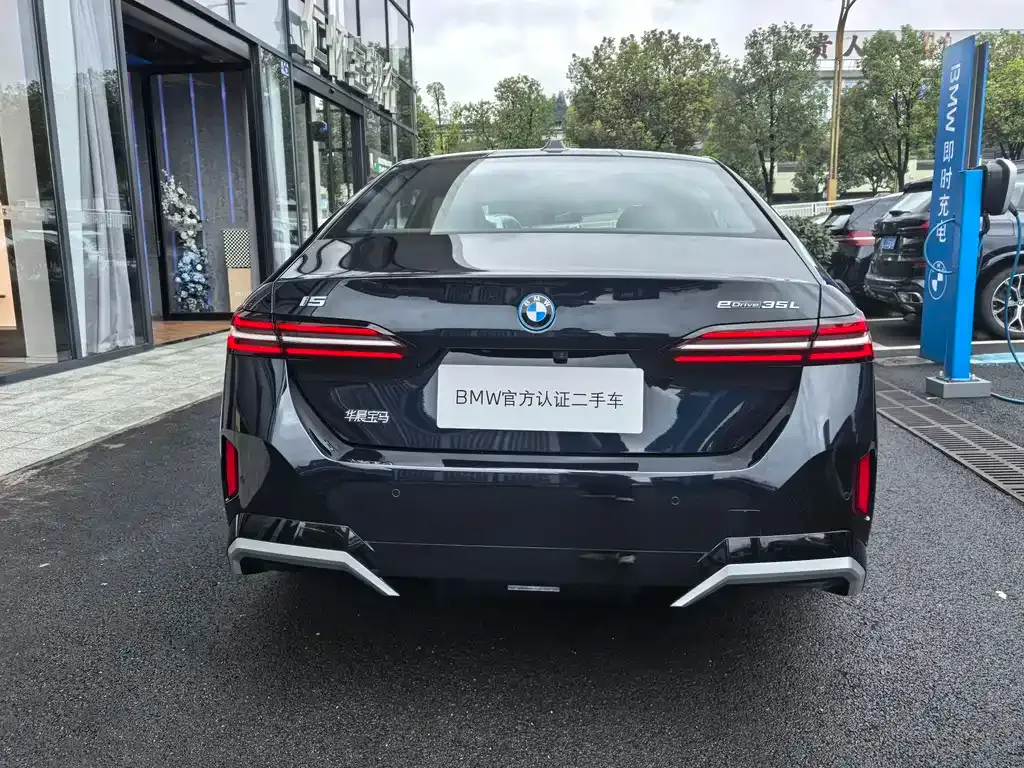 BMW i5 — фото 5
