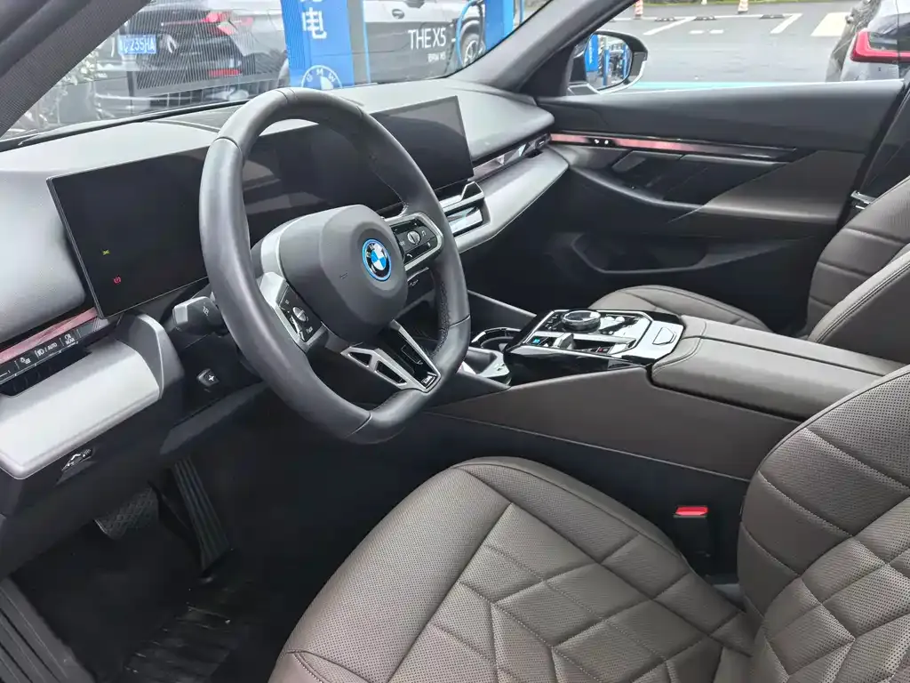 BMW i5 — фото 7