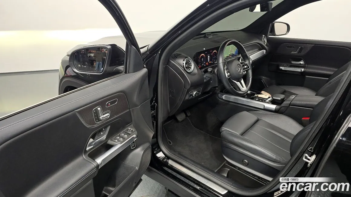 Mercedes-Benz GLB-Class — фото 10