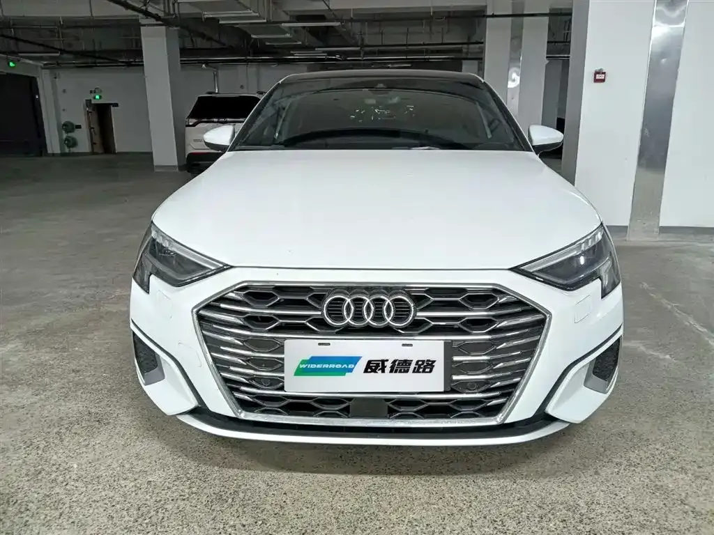 Audi A3 2023 из CN, фото 2