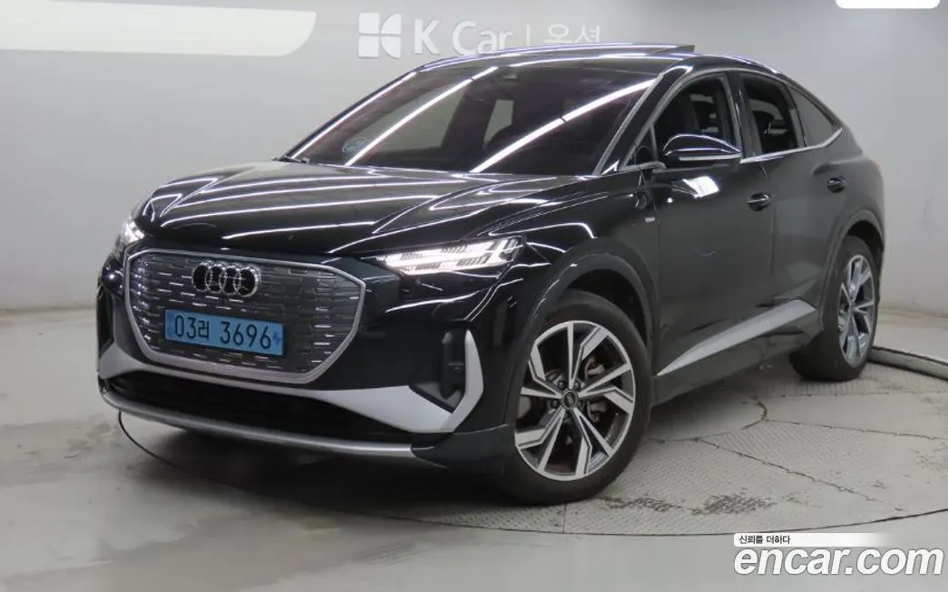Audi Q4 e-tron — фото 1