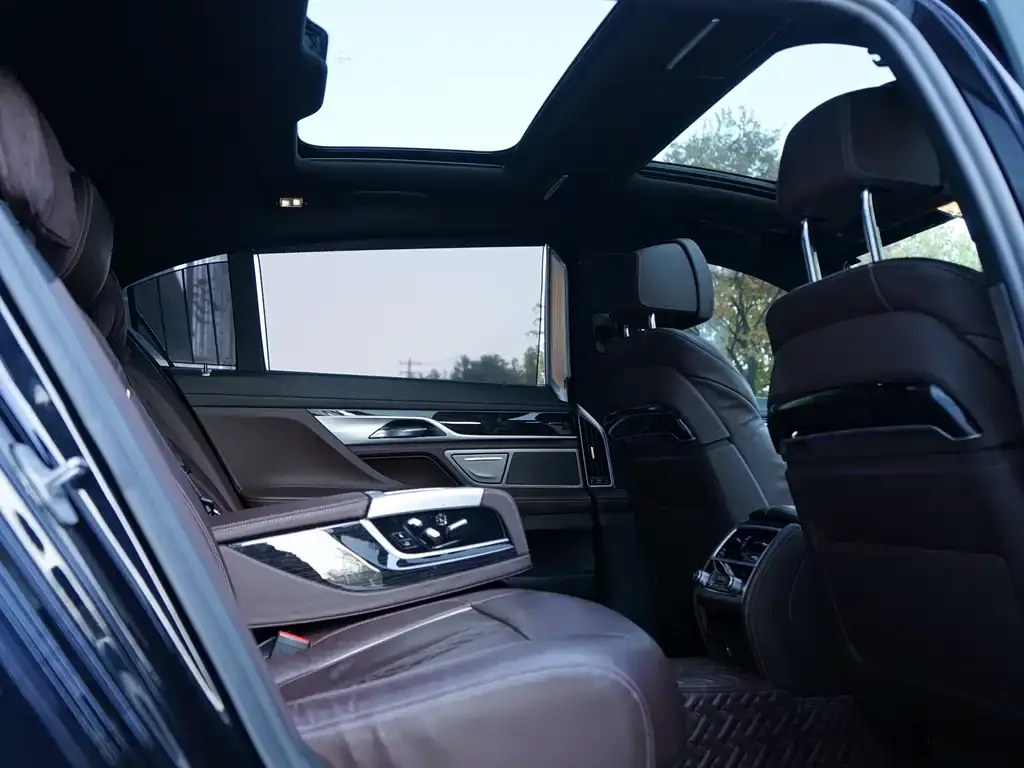 BMW 7 Series 2021 из CN, фото 10