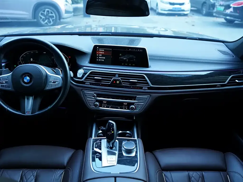 BMW 7 Series 2021 из CN, фото 5