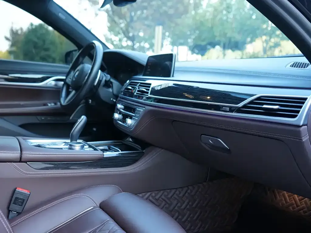 BMW 7 Series 2021 из CN, фото 9