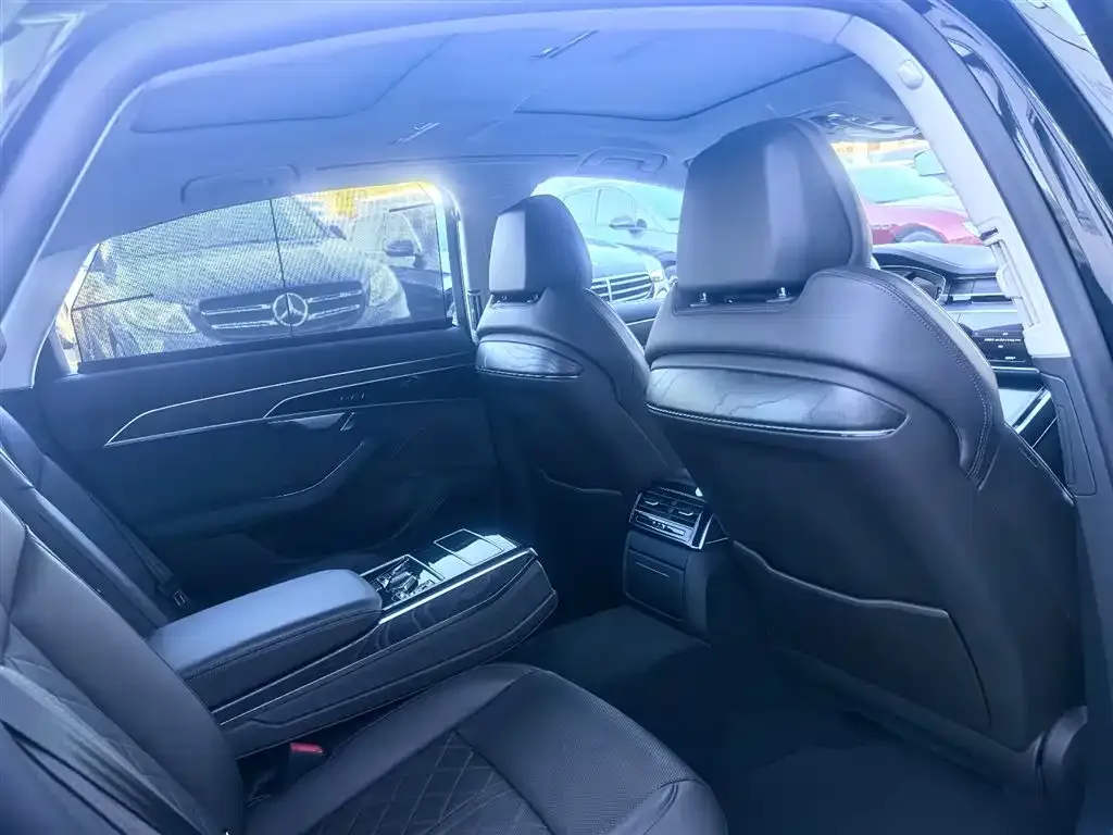 Audi A8 2021 из CN, фото 10