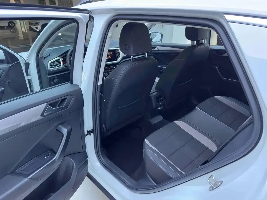 Volkswagen T-Roc 2023 из CN, фото 10