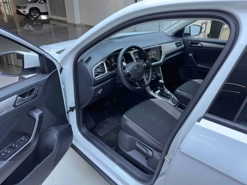 Volkswagen T-Roc 2023 из CN, фото 9