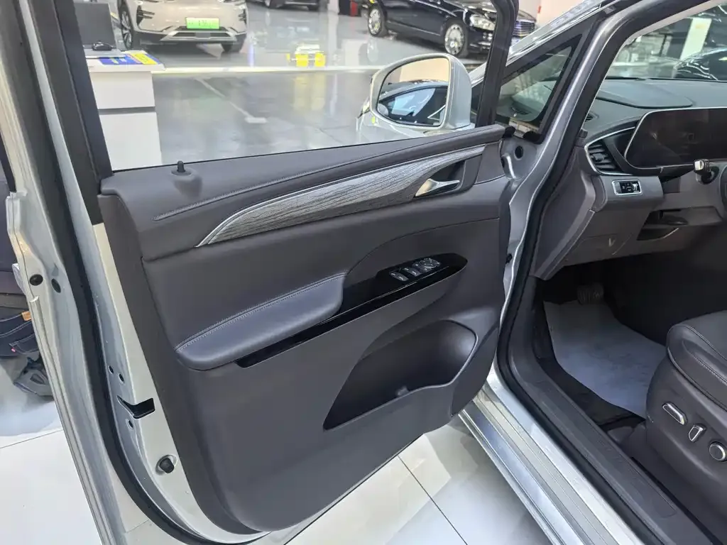 Buick GL8 Hybrid 2025 из CN, фото 6