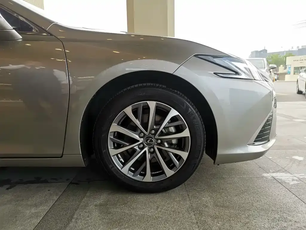 Lexus ES 2025 из CN, фото 4