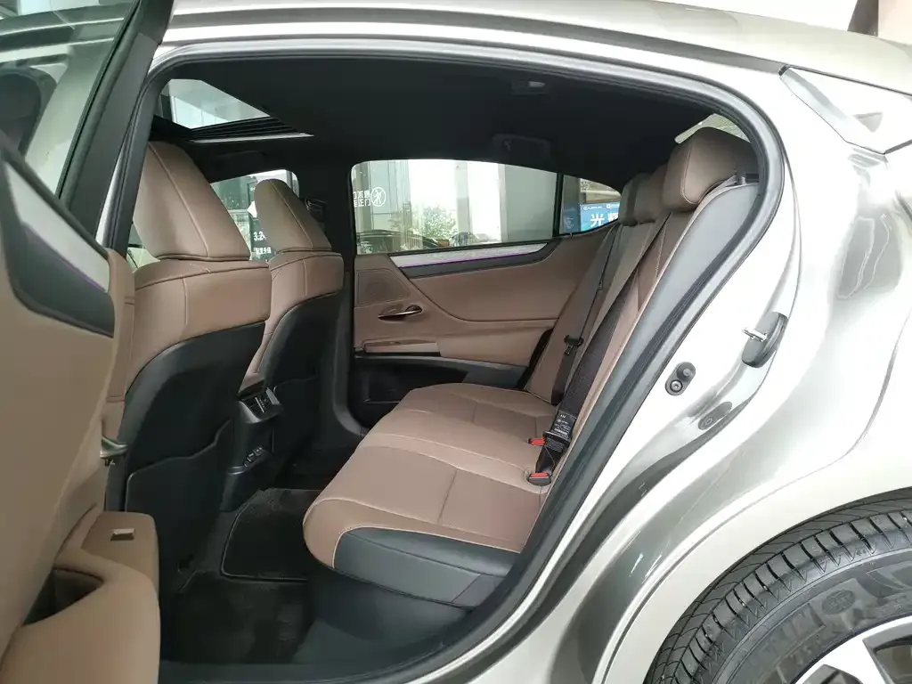 Lexus ES 2025 из CN, фото 8