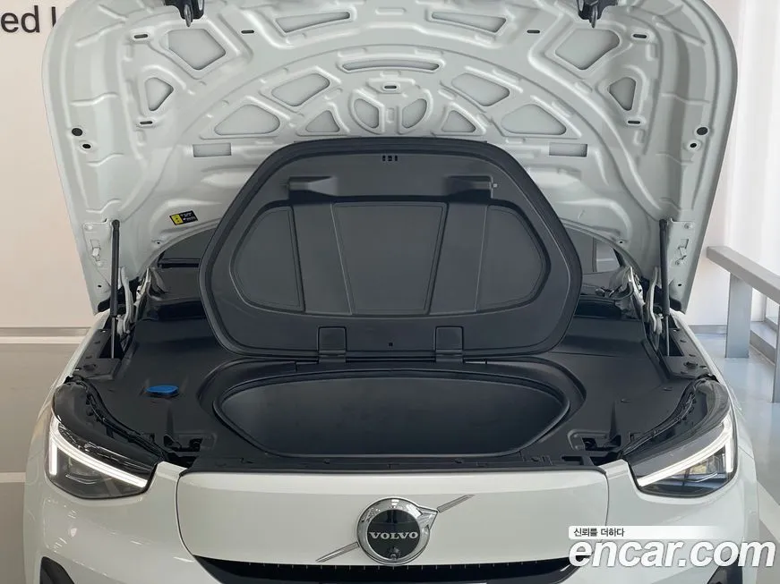 Volvo C40 2024 из KR, фото 6
