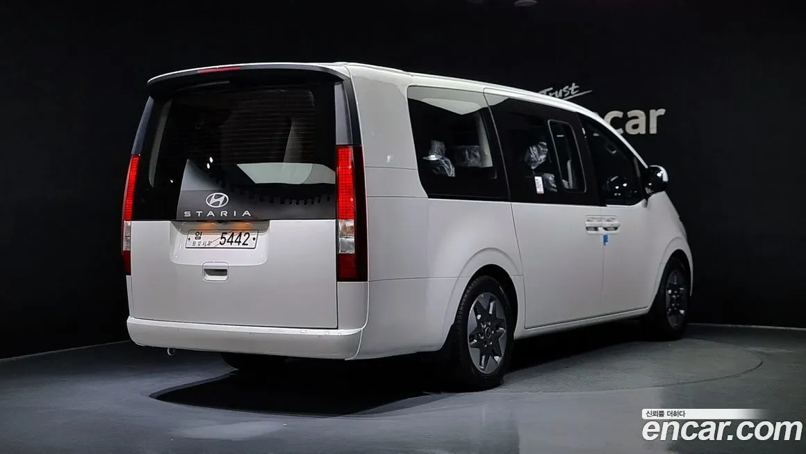 Hyundai Staria — фото 2