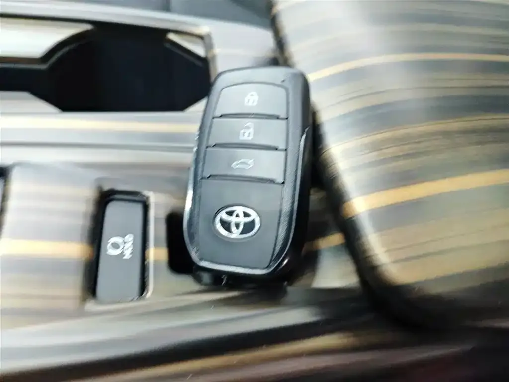 Toyota Camry 2025 из CN, фото 9